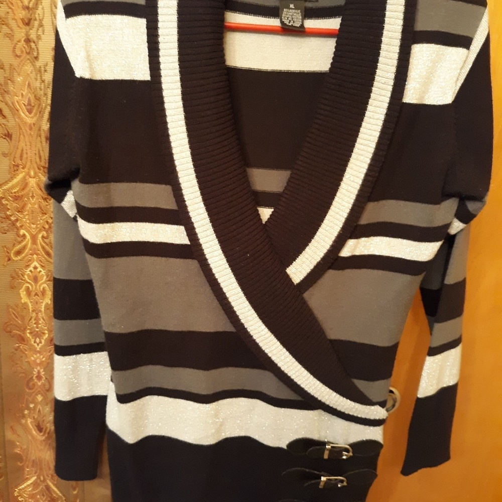 Long sleeved sweater